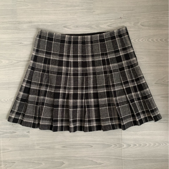 Urban Outfitters Plaid Gray Skirt - Picture 7 of 7
